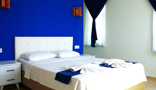 Habitación estándar con 1 cama doble o 2 individuales, balcón, vistas a la montaña