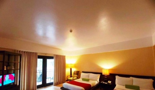 Habitación panorámica con 1 cama doble o 2 individuales, bañera, vistas a la piscina