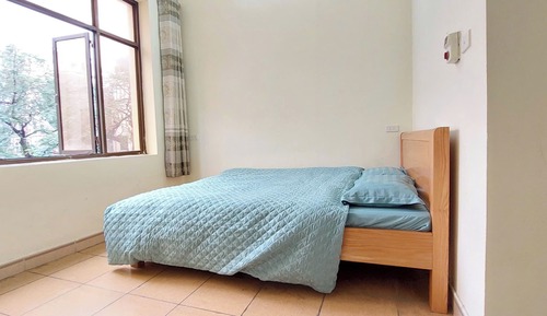 Habitación estándar con 1 cama doble o 2 individuales, vistas a la ciudad