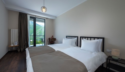 Habitación estándar con 2 camas individuales, vistas a la montaña