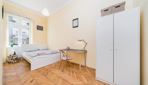Apartamento clásico, varias camas, balcón