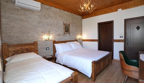 Habitación triple, balcón
