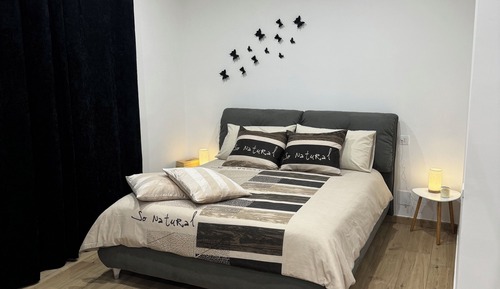 Habitación superior, 1 cama de matrimonio con sofá cama, no fumadores, vistas a la colina