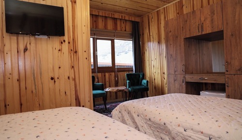 Habitación económica con 2 camas individuales, vistas a la montaña