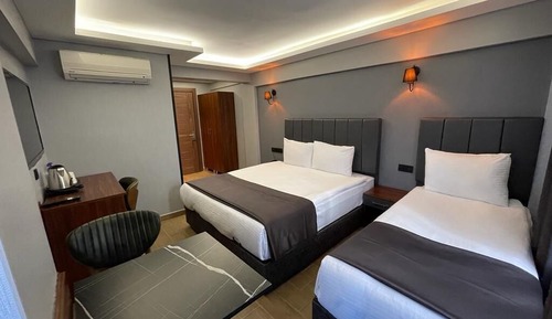 Habitación triple económica, balcón