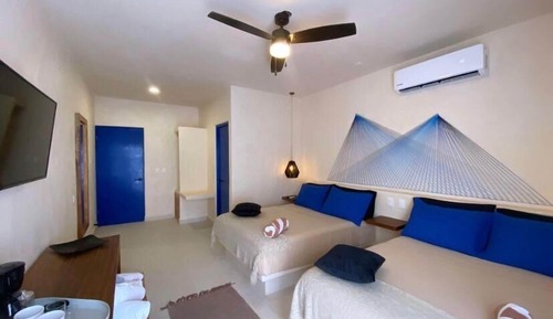 Habitación cuádruple Confort, balcón