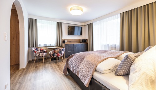 Estudio Confort, 1 cama de matrimonio, vistas a la montaña, junto a la montaña