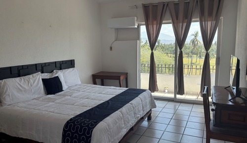 Habitación estándar con 1 cama doble o 2 individuales, vistas al campo de golf