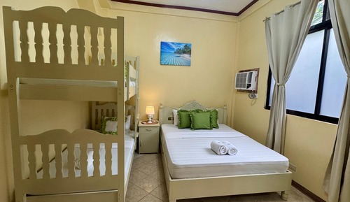 Habitación cuádruple Deluxe, balcón