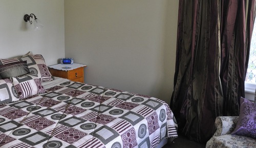 Habitación con 1 cama doble o 2 individuales, vistas al jardín