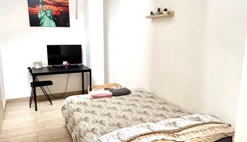 Habitación básica con 1 cama doble o 2 individuales