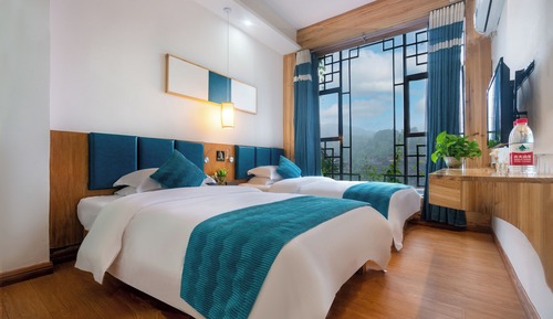 Habitación clásica con 2 camas individuales, vistas a la colina