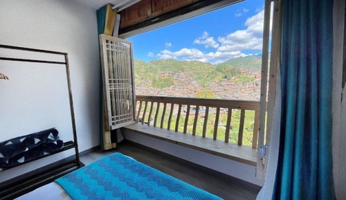 Habitación Confort con 2 camas individuales, balcón, vistas a la colina