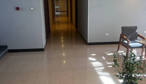 Habitación básica con 2 camas individuales