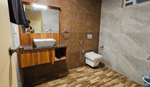 Habitación Deluxe con 1 cama doble o 2 individuales, balcón, vistas a la montaña