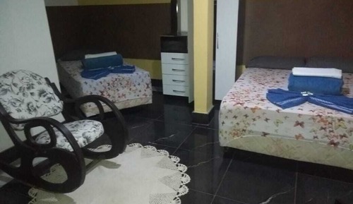 Habitación básica con 2 camas individuales