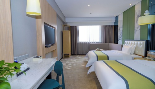 Habitación superior con 1 cama doble o 2 individuales, vistas a la ciudad