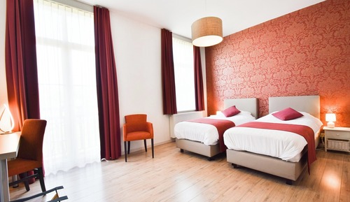 Habitación con 1 cama doble o 2 individuales, balcón