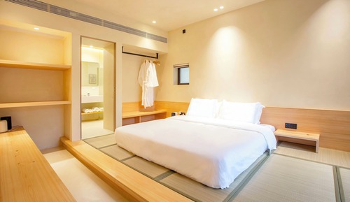 Habitación triple familiar, vistas al jardín