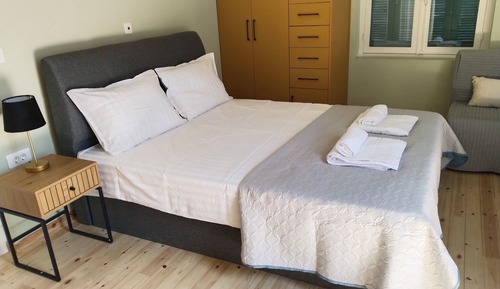 Apartamento clásico, balcón, vistas a la ciudad