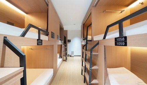 Dormitorio compartido clásico, solo para hombres