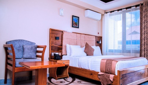 Habitación clásica con 1 cama doble o 2 individuales, balcón, vistas a la ciudad