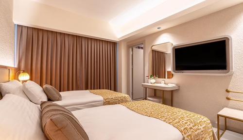 Deluxe Family Room