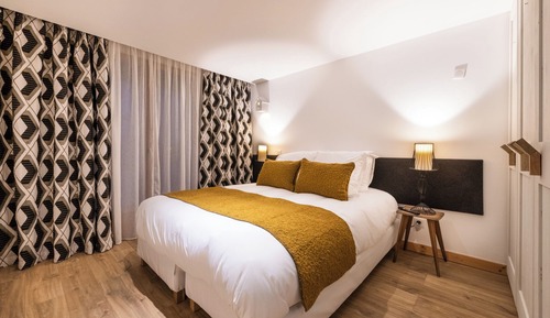 Habitación Deluxe con 1 cama doble o 2 individuales, vistas a la montaña