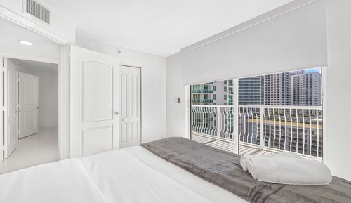 Apartamento, 2 habitaciones, balcón, vistas a la ciudad