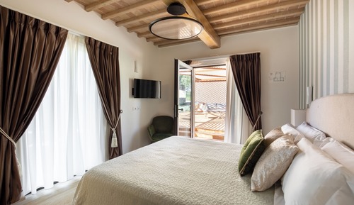 Habitación Confort, 1 cama de matrimonio grande, baño privado, vistas a la colina