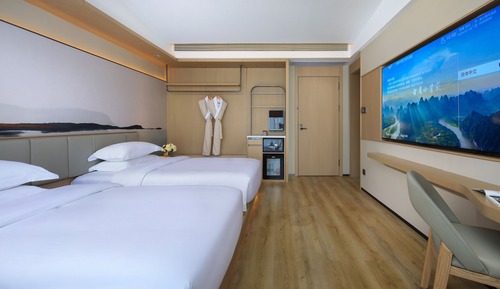 Habitación superior con 1 cama doble o 2 individuales, No se admiten mascotas, vistas al jardín
