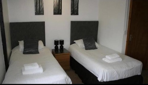 Habitación con 2 camas individuales