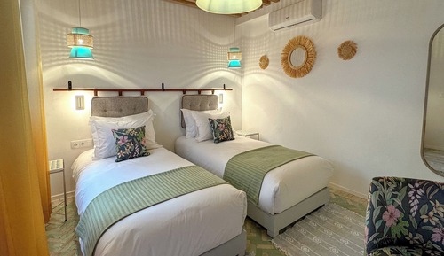 Habitación clásica con 2 camas individuales