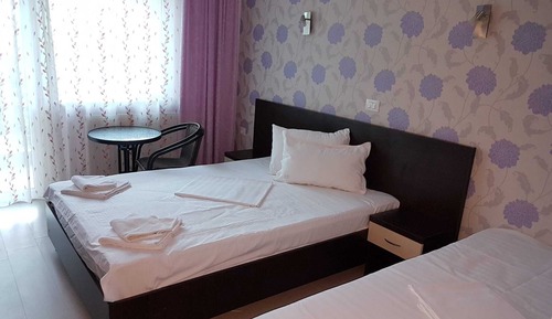 Habitación triple, balcón