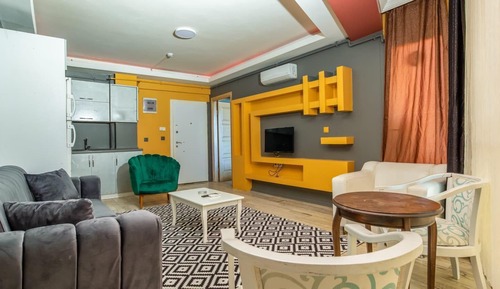 Apartamento clásico, balcón, vistas a la ciudad
