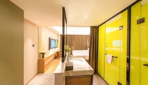 Habitación superior con 2 camas individuales, vistas a la ciudad