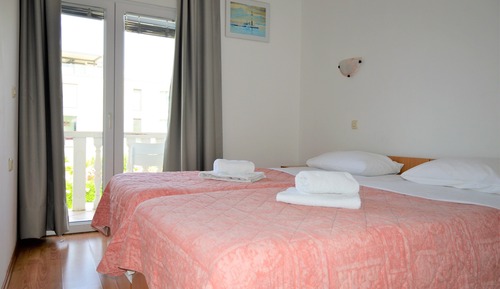 Habitación Confort con 1 cama doble o 2 individuales
