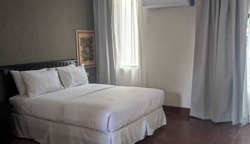 Habitación estándar con 1 cama doble o 2 individuales, vistas a la montaña