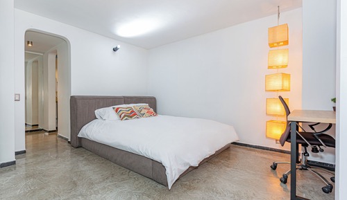 Estudio, balcón