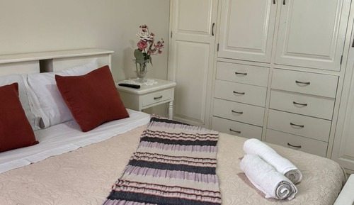 Habitación Confort doble, 1 cama doble, baño privado, vistas al parque
