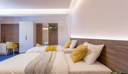 Habitación superior con 2 camas individuales, vistas a la ciudad