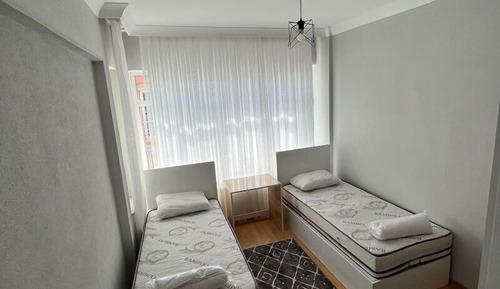 Apartamento clásico, balcón, vistas a la ciudad