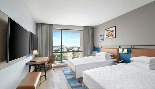 Habitación Deluxe con 2 camas individuales, 1 cama doble, no fumadores, vistas a la ciudad