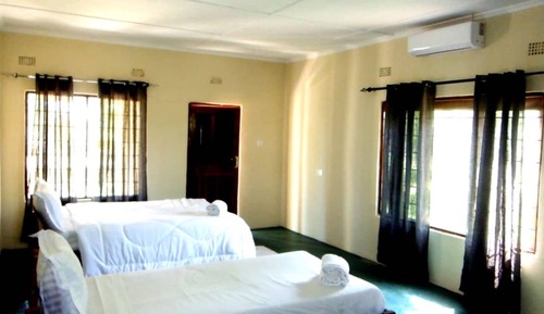 Habitación Confort con 2 camas individuales, vistas a la piscina