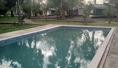 Tienda Confort, no fumadores, vistas a la piscina