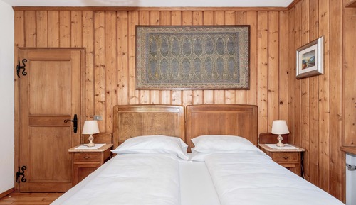Habitación clásica con 1 cama doble o 2 individuales, balcón, vistas a la montaña
