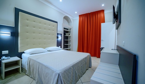 Habitación básica con 1 cama doble o 2 individuales