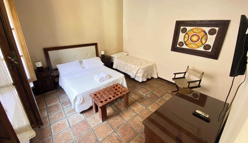 Habitación triple estándar, vistas al patio