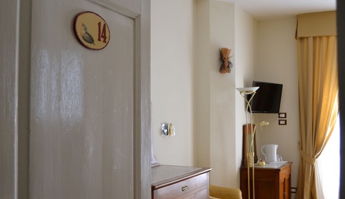 Habitación superior con 1 cama doble o 2 individuales, vistas a la ciudad