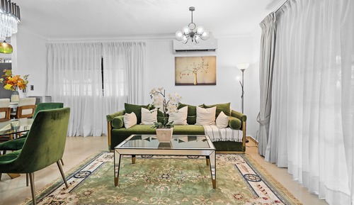 Apartamento Confort, 2 habitaciones, vistas al patio, en una planta alta